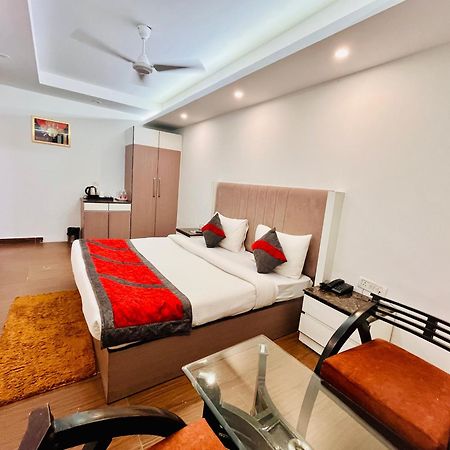 Hotel The Gold Inn - Karol Bagh Delhi Bagian luar foto