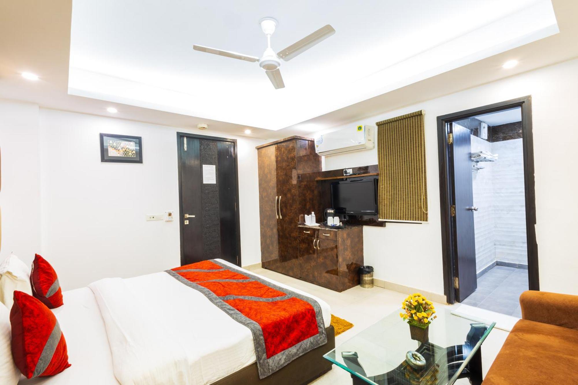 Hotel The Gold Inn - Karol Bagh Delhi Bagian luar foto