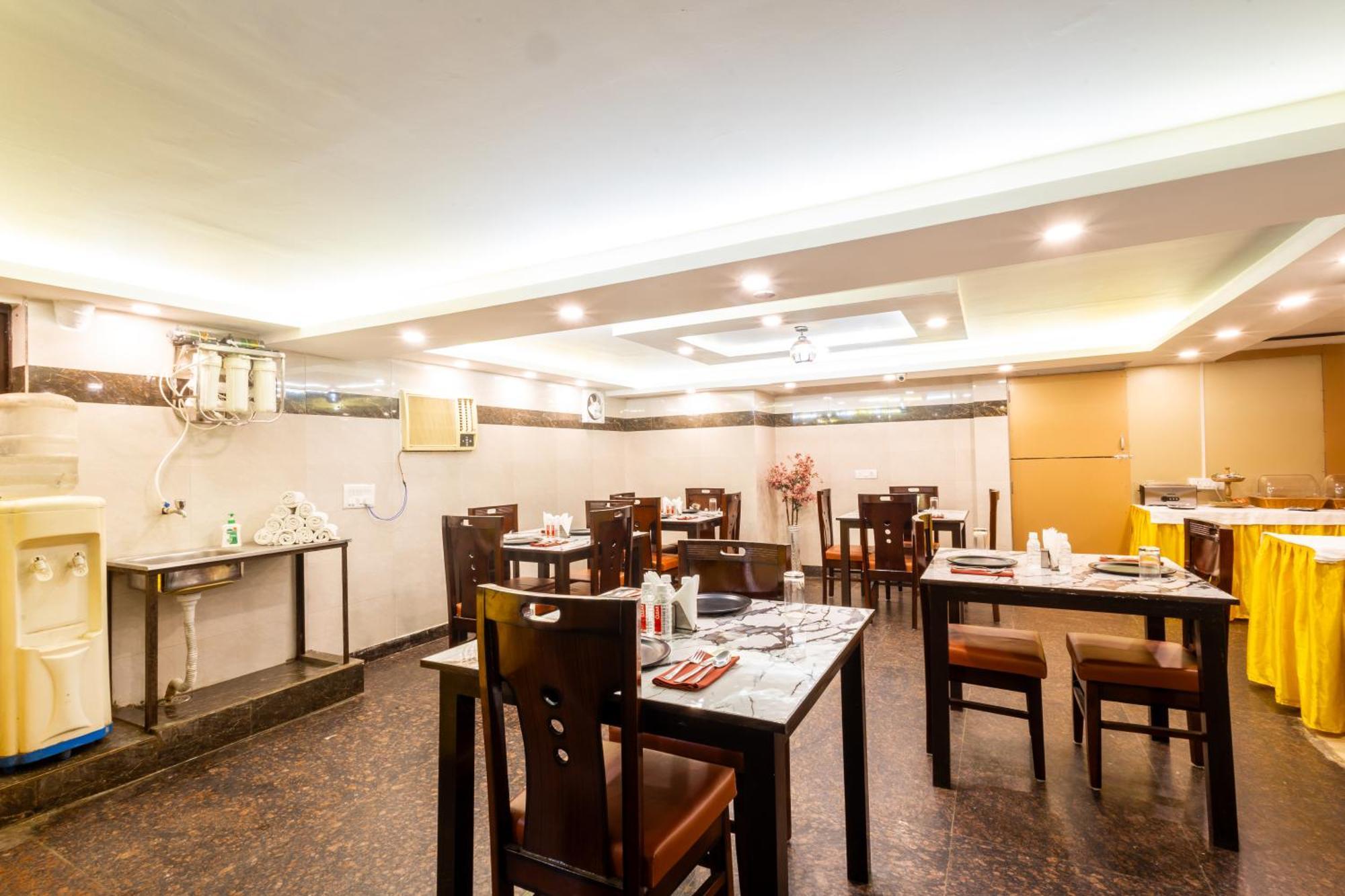 Hotel The Gold Inn - Karol Bagh Delhi Bagian luar foto