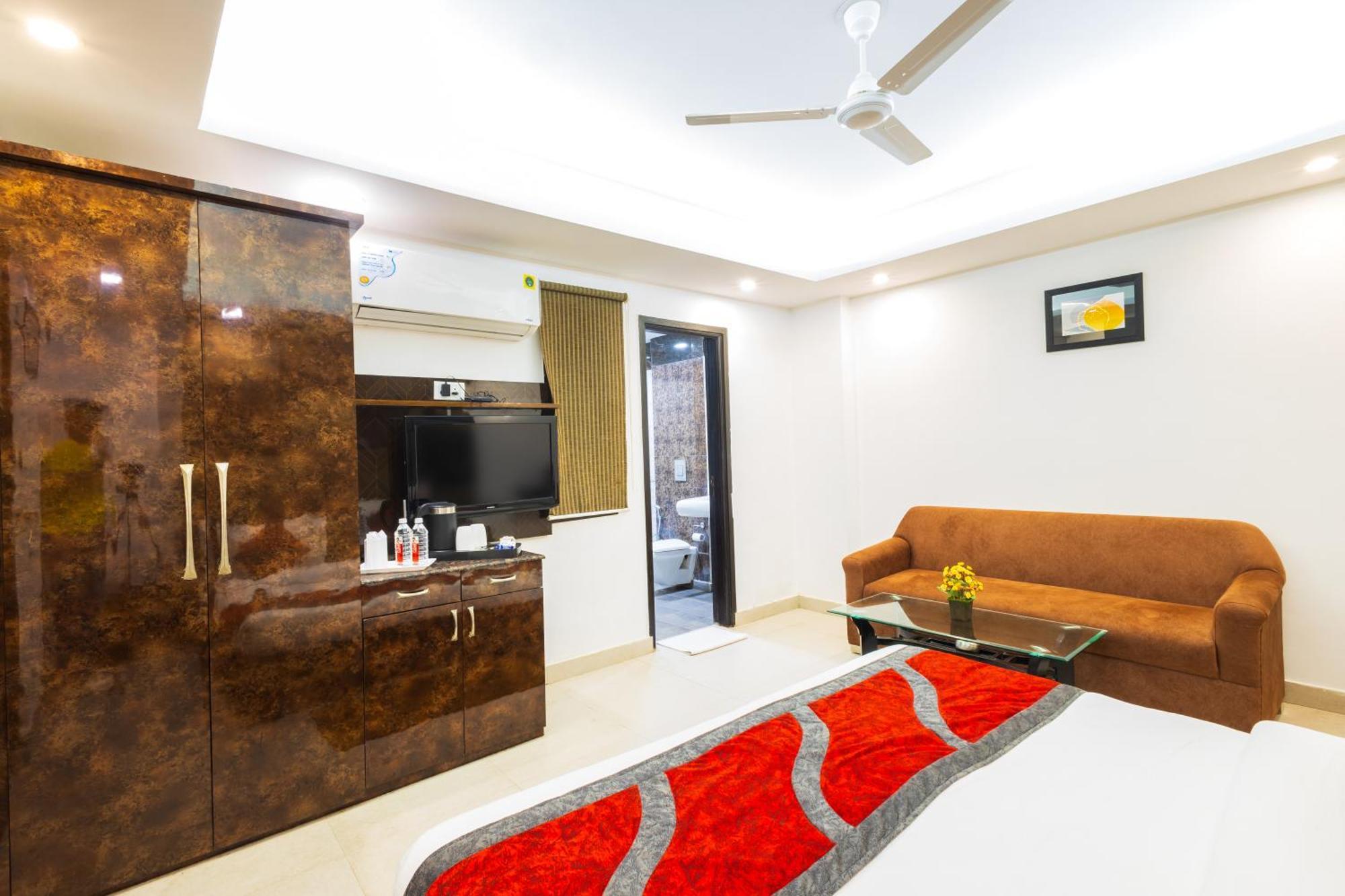 Hotel The Gold Inn - Karol Bagh Delhi Bagian luar foto