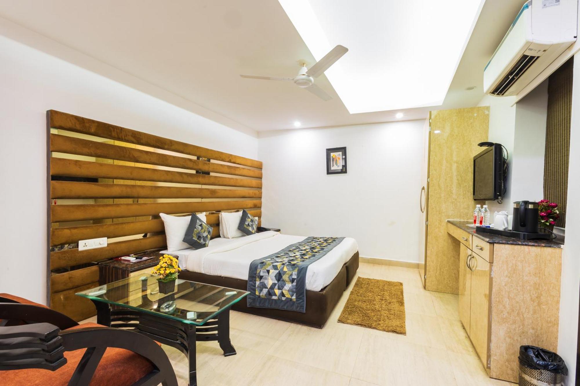 Hotel The Gold Inn - Karol Bagh Delhi Bagian luar foto