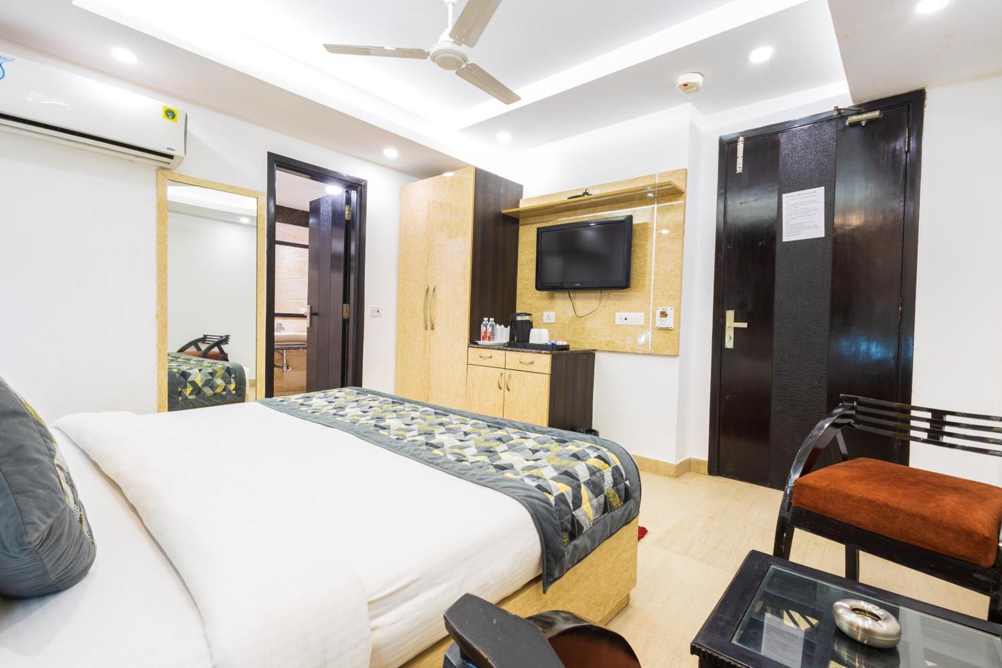 Hotel The Gold Inn - Karol Bagh Delhi Bagian luar foto