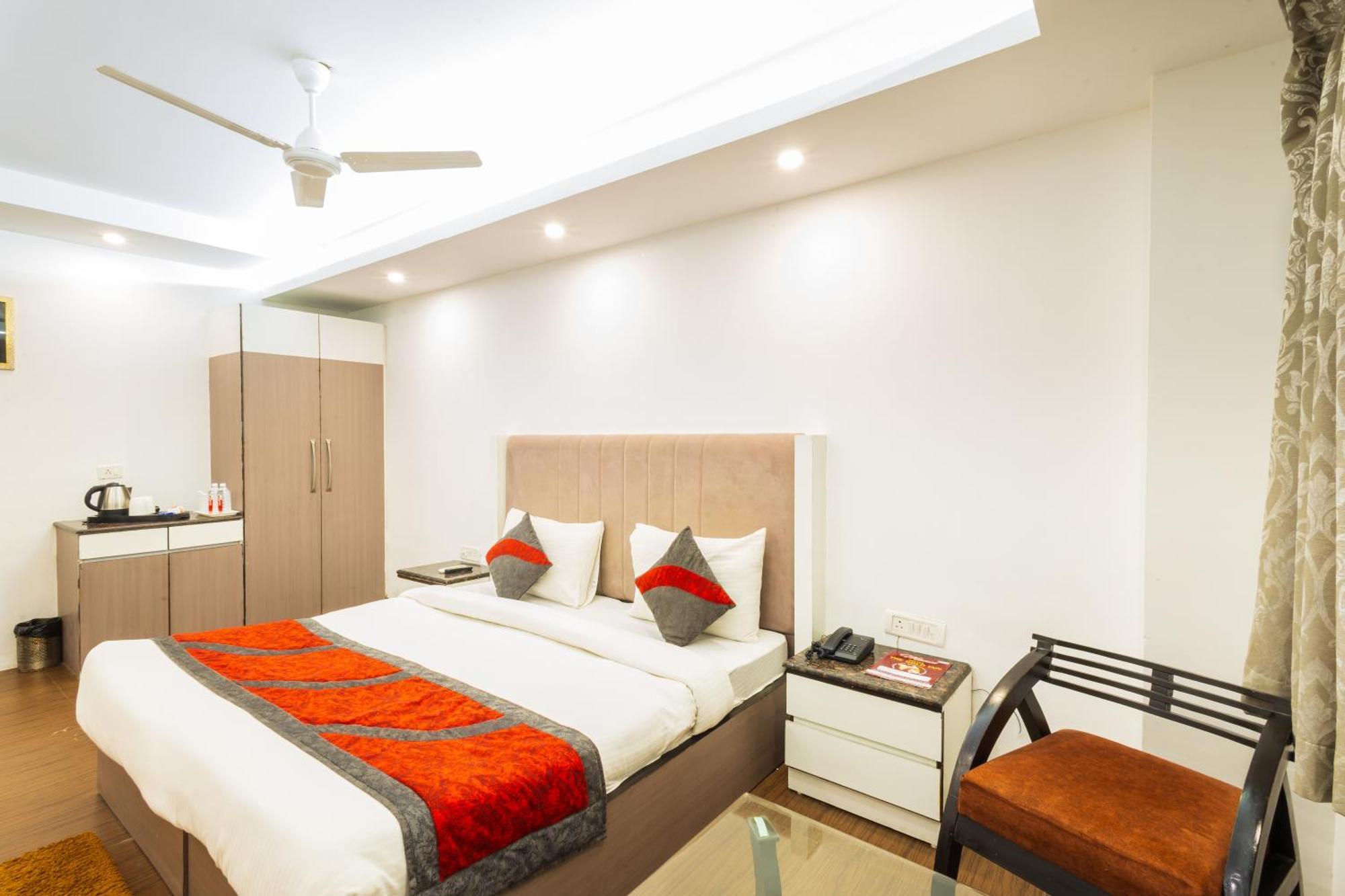 Hotel The Gold Inn - Karol Bagh Delhi Bagian luar foto