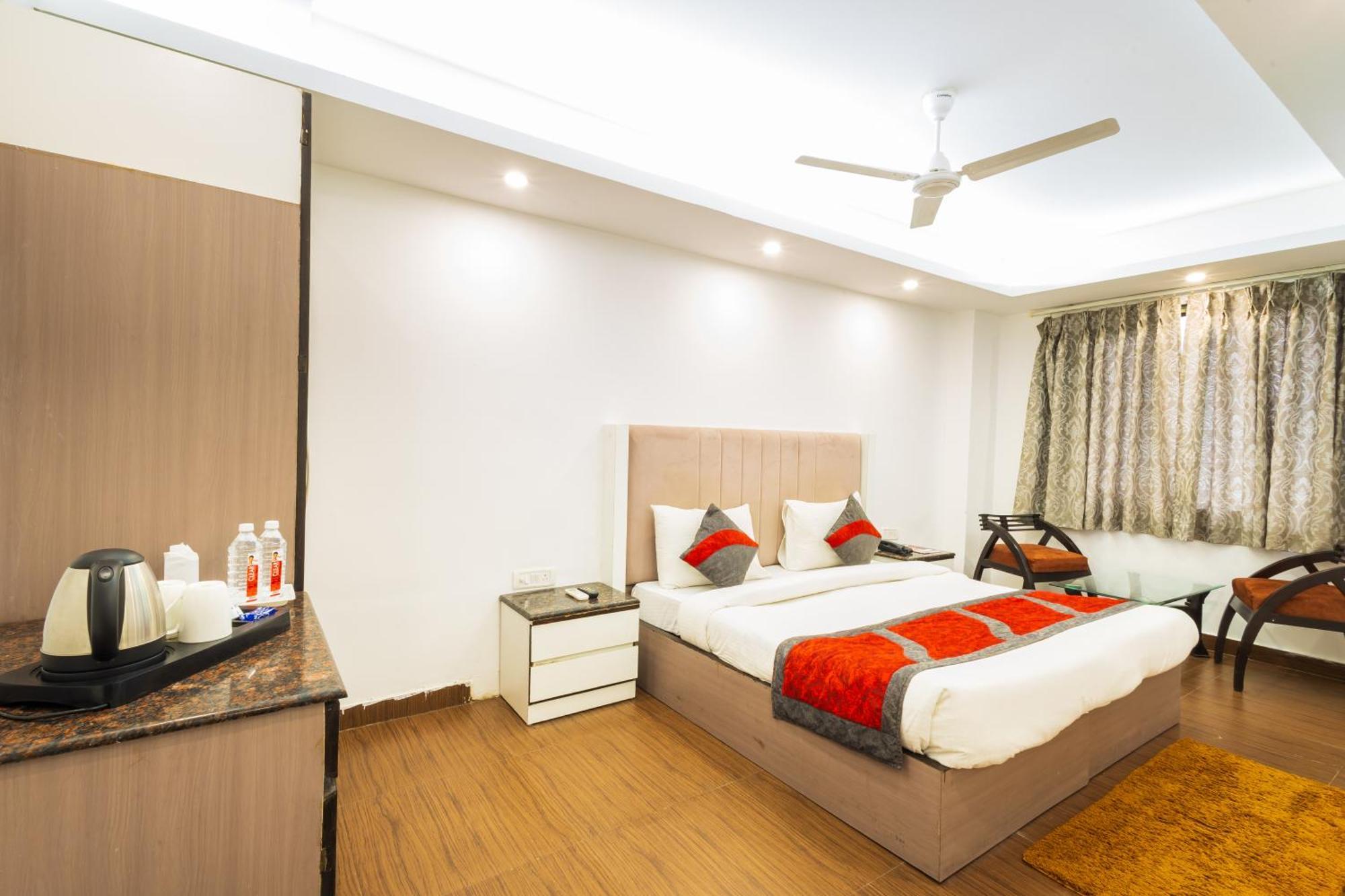Hotel The Gold Inn - Karol Bagh Delhi Bagian luar foto