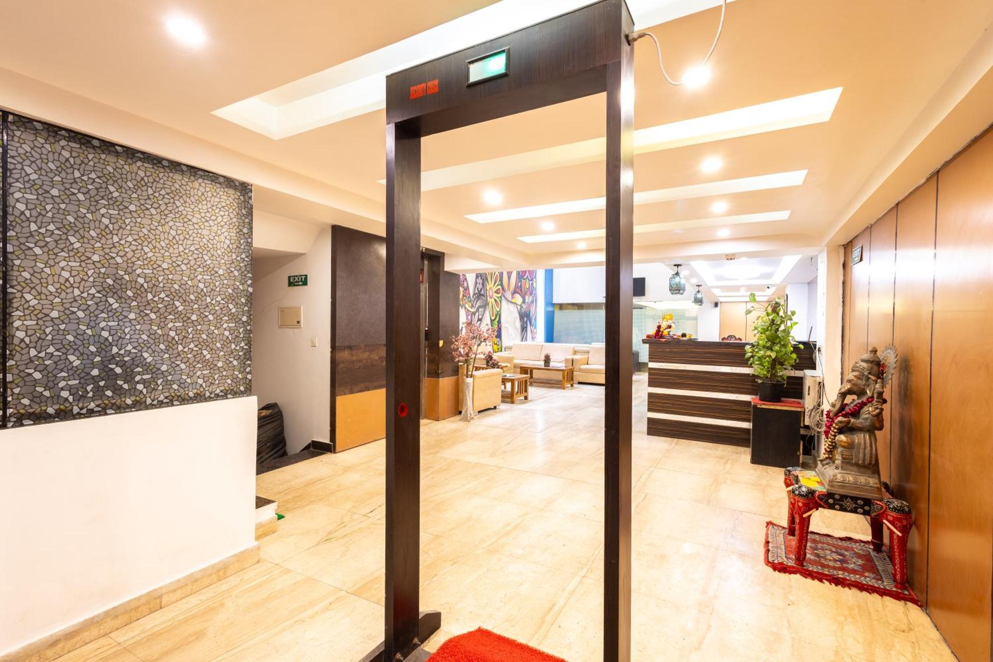 Hotel The Gold Inn - Karol Bagh Delhi Bagian luar foto