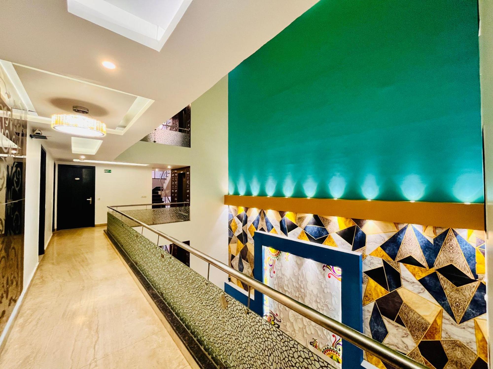 Hotel The Gold Inn - Karol Bagh Delhi Bagian luar foto