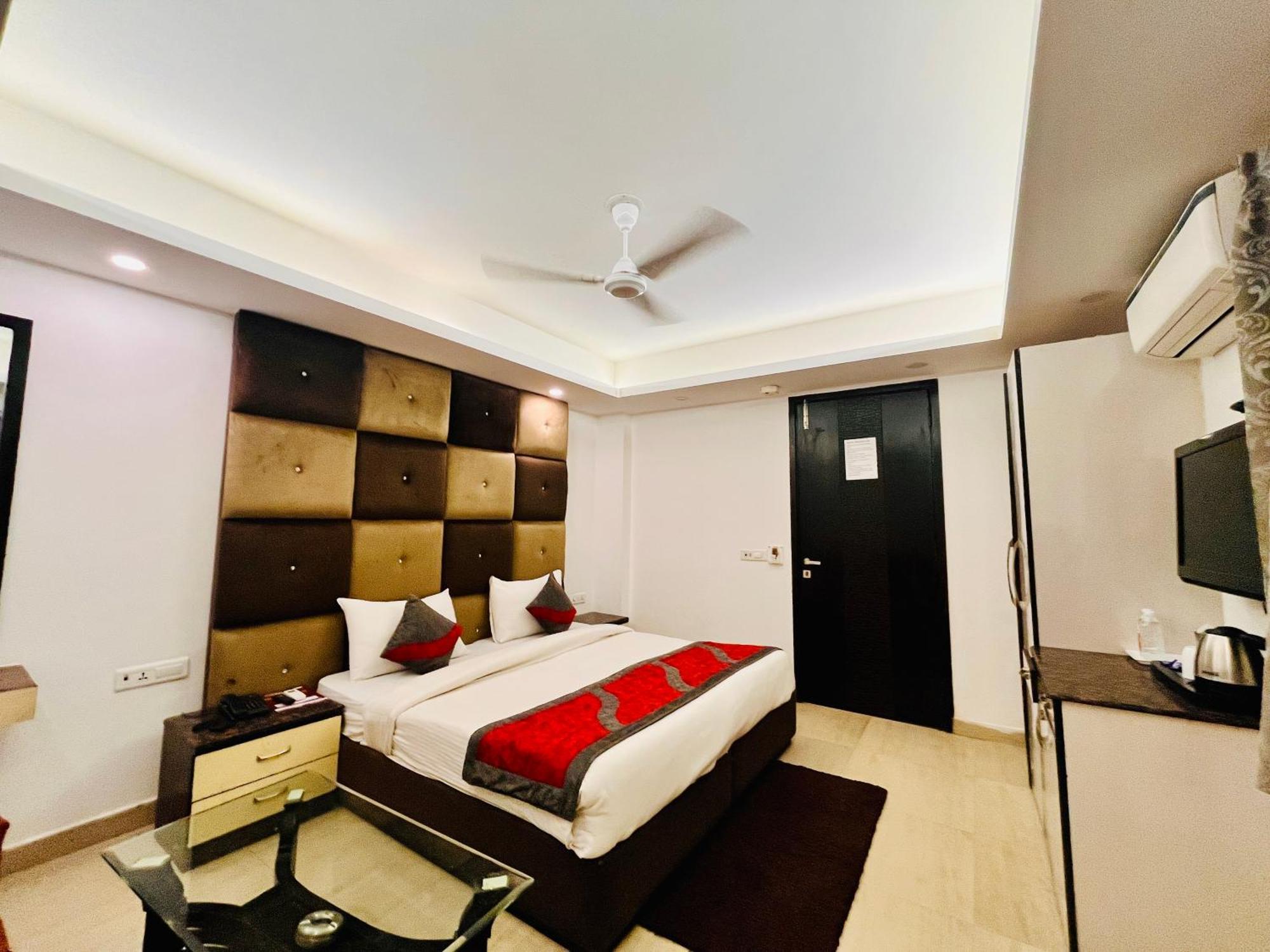 Hotel The Gold Inn - Karol Bagh Delhi Bagian luar foto