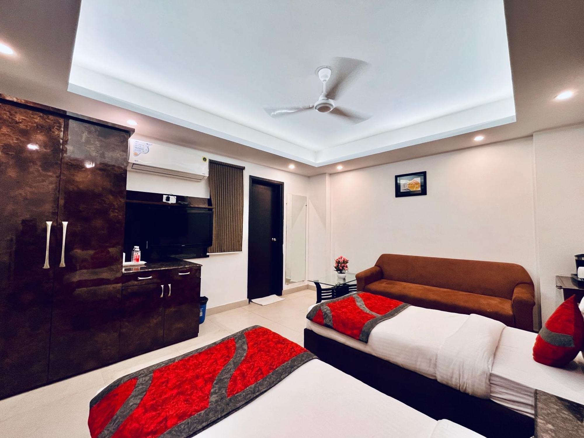 Hotel The Gold Inn - Karol Bagh Delhi Bagian luar foto