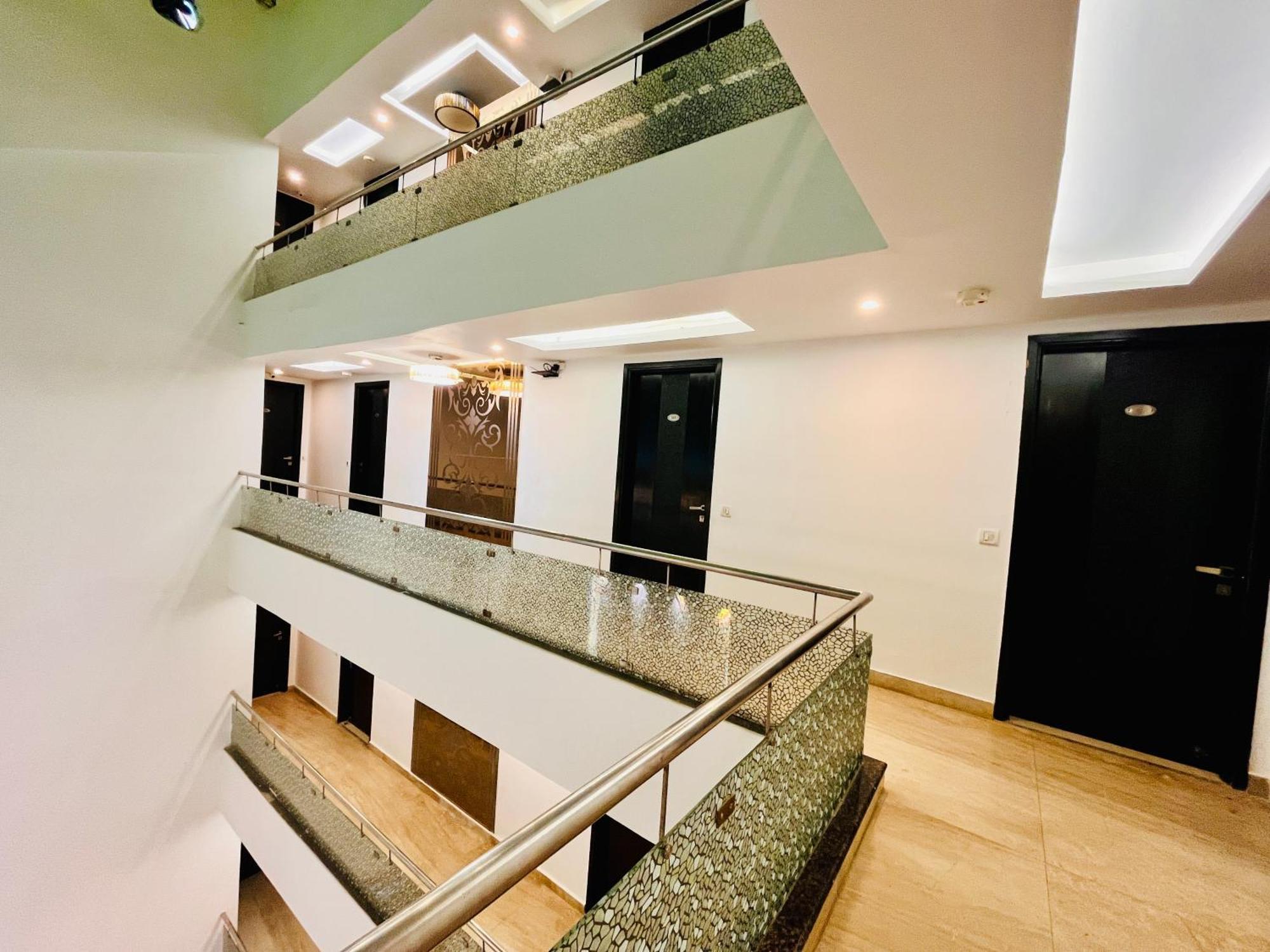 Hotel The Gold Inn - Karol Bagh Delhi Bagian luar foto
