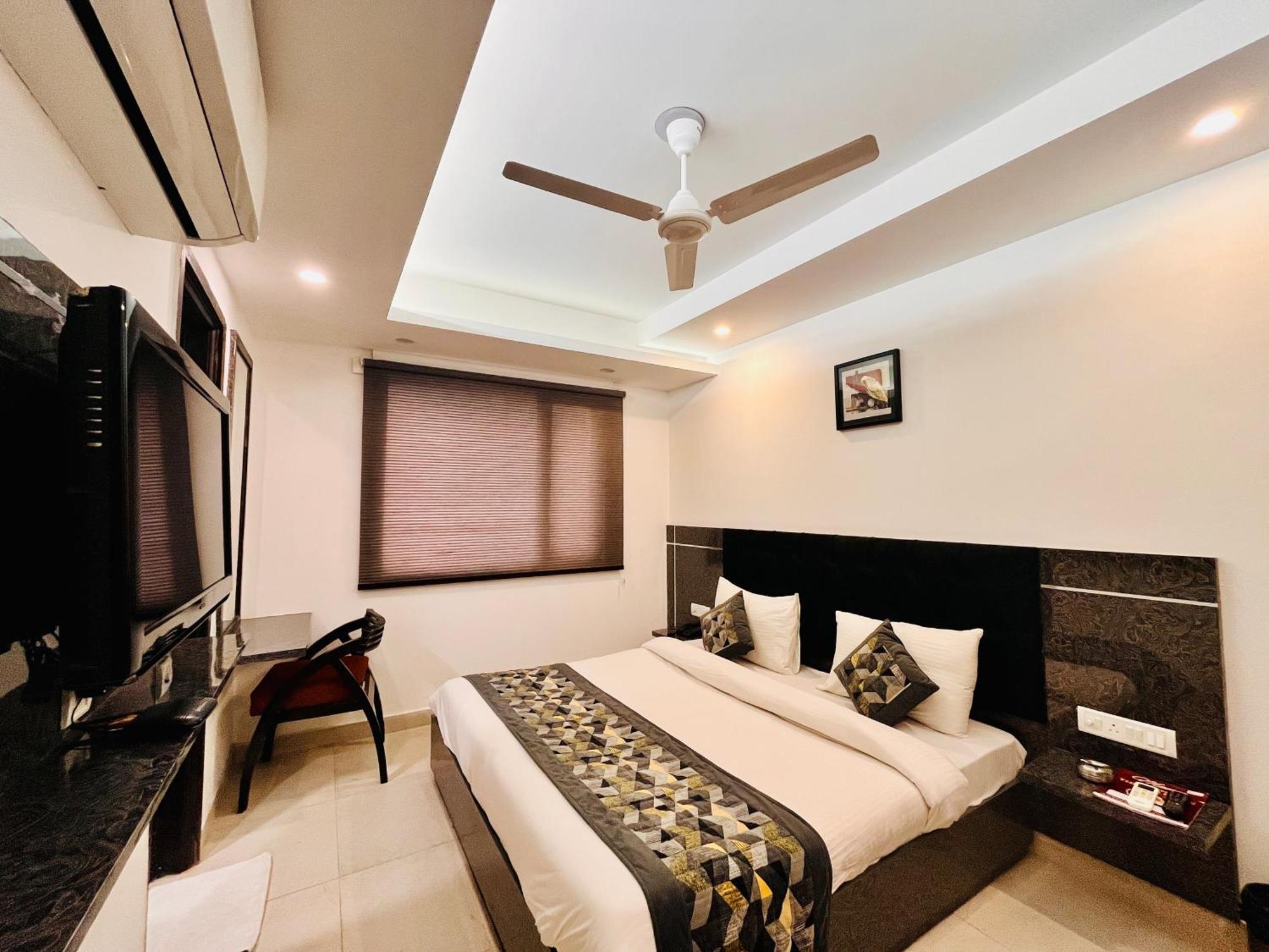 Hotel The Gold Inn - Karol Bagh Delhi Bagian luar foto