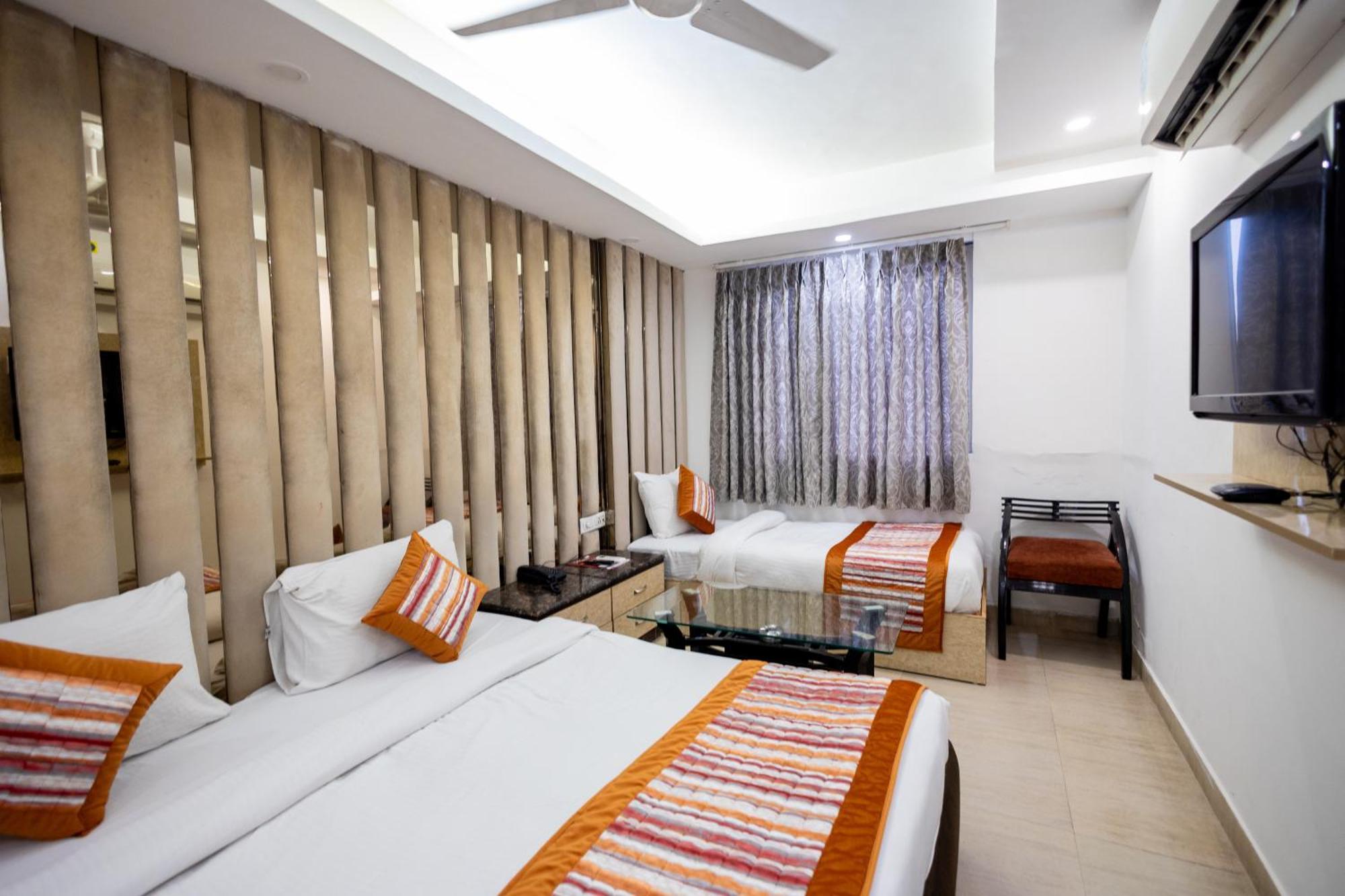 Hotel The Gold Inn - Karol Bagh Delhi Bagian luar foto
