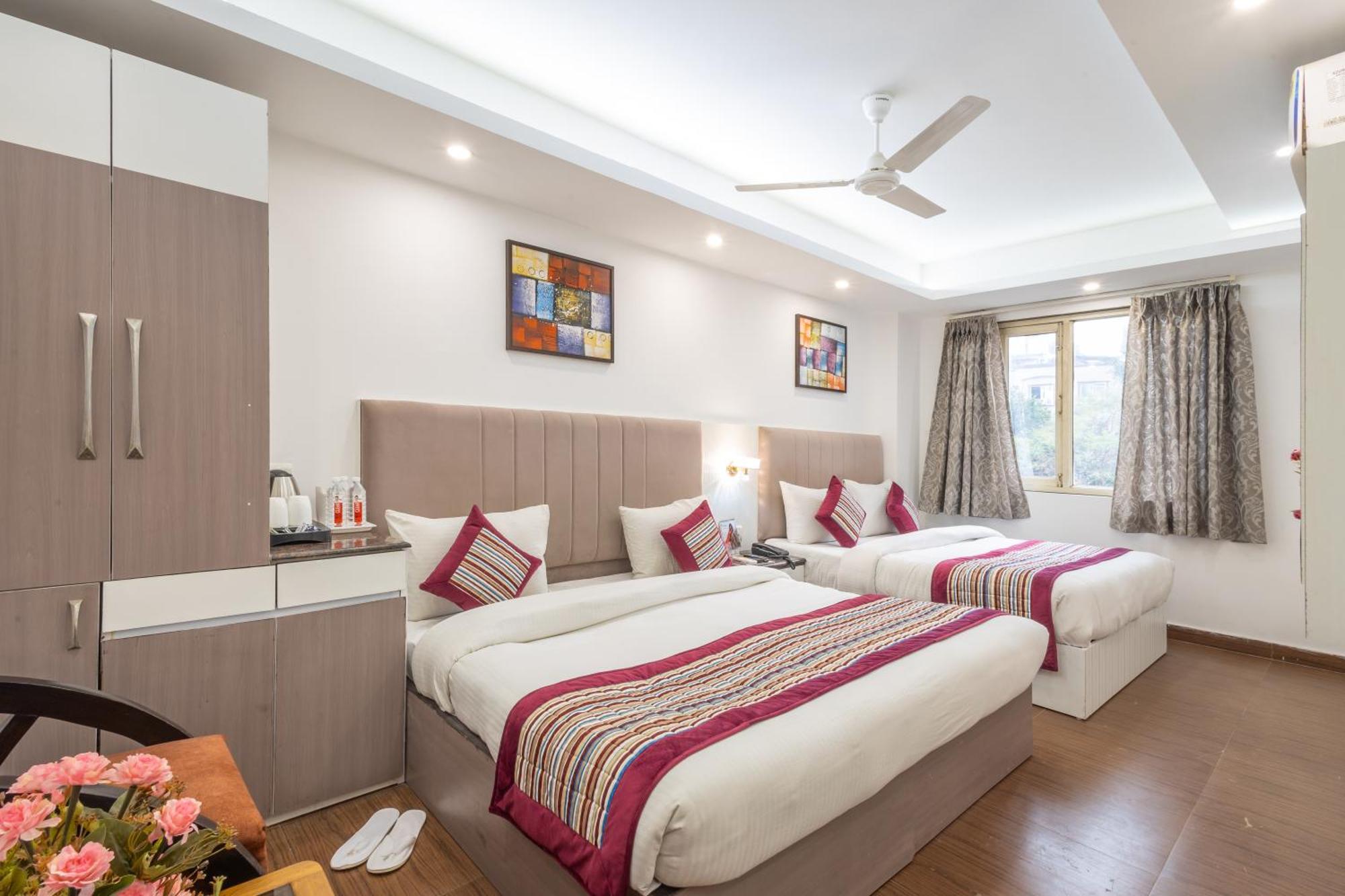 Hotel The Gold Inn - Karol Bagh Delhi Bagian luar foto