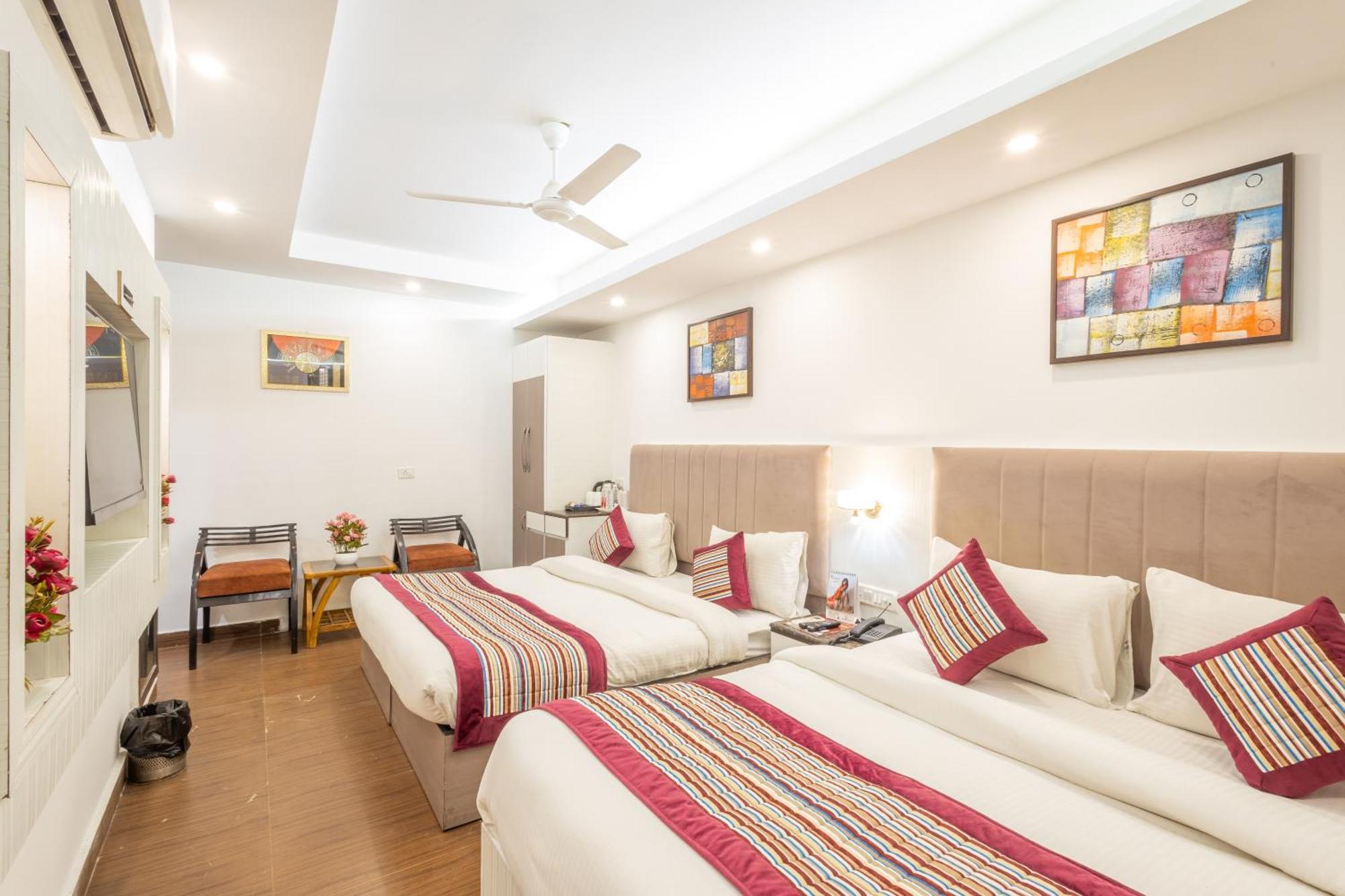Hotel The Gold Inn - Karol Bagh Delhi Bagian luar foto